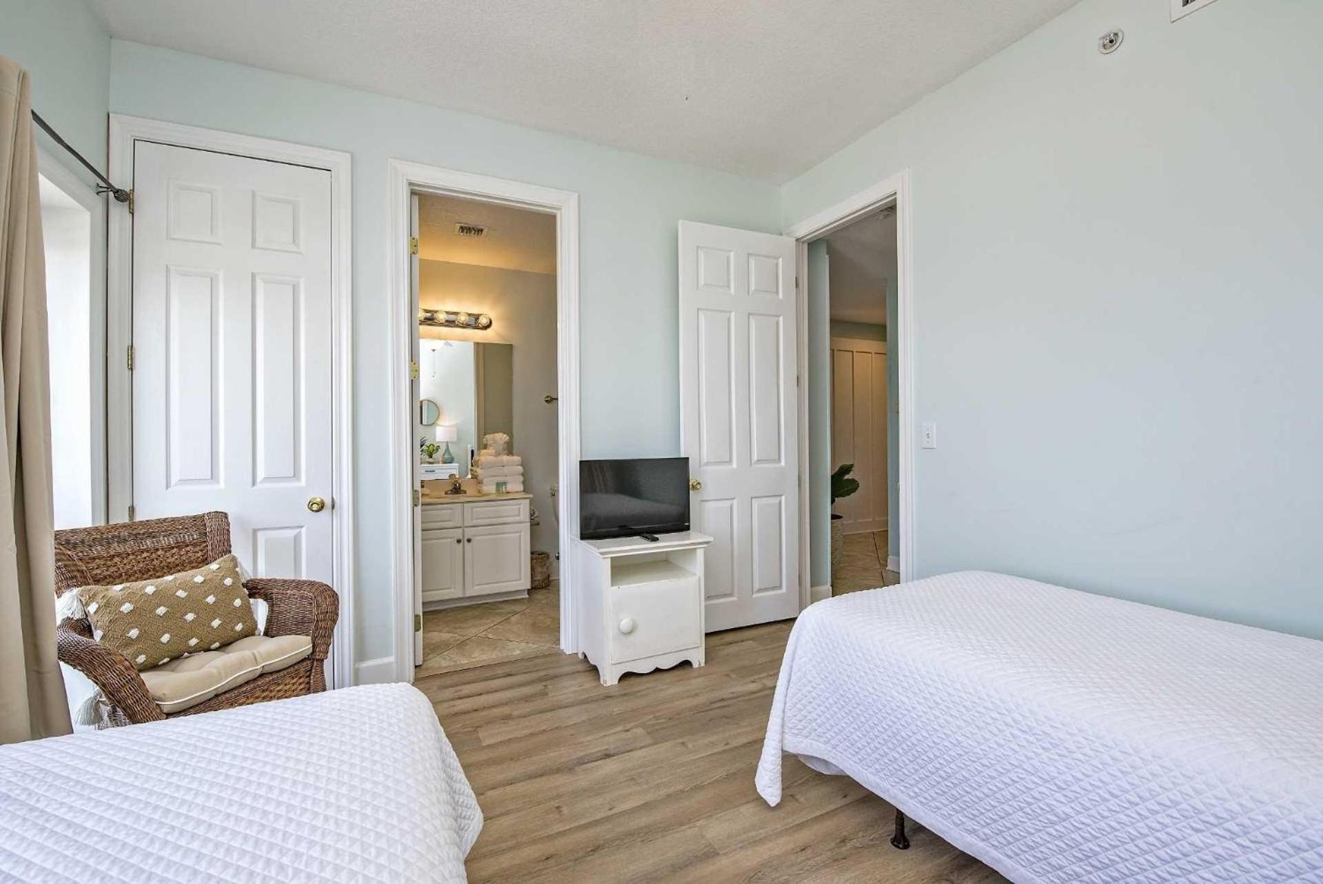 Regency Isle 1001