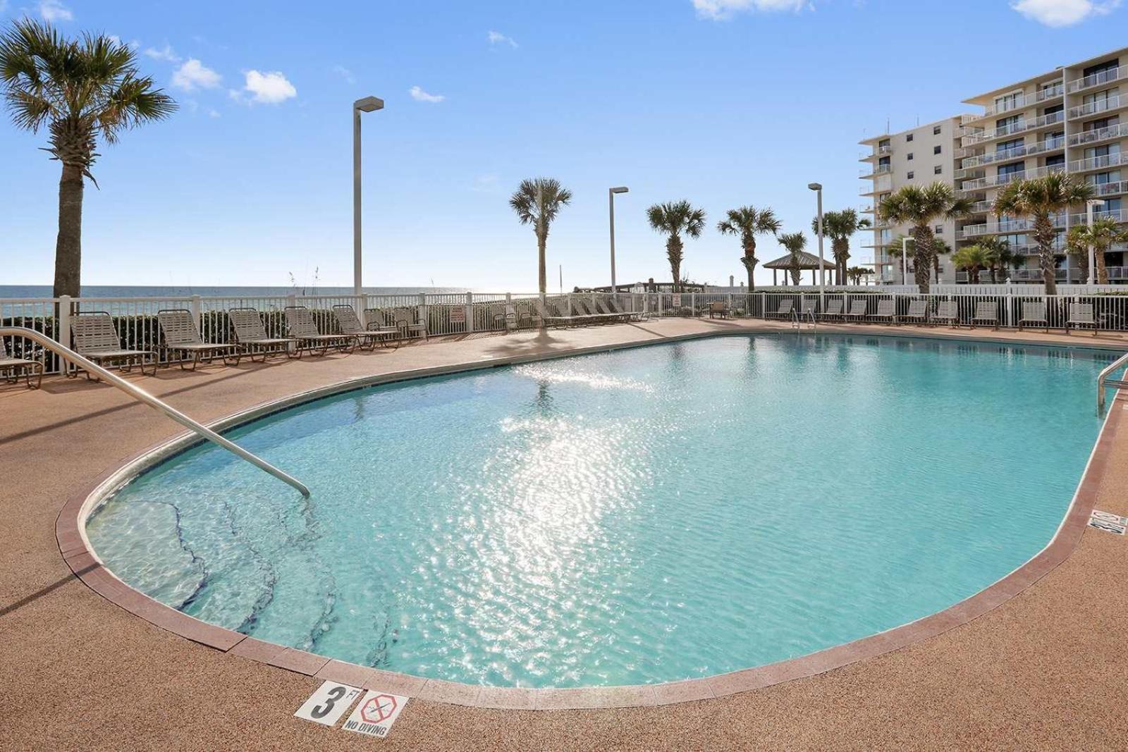 Tradewinds 602- Beachfront Heated Indoor Pool Holiday home *