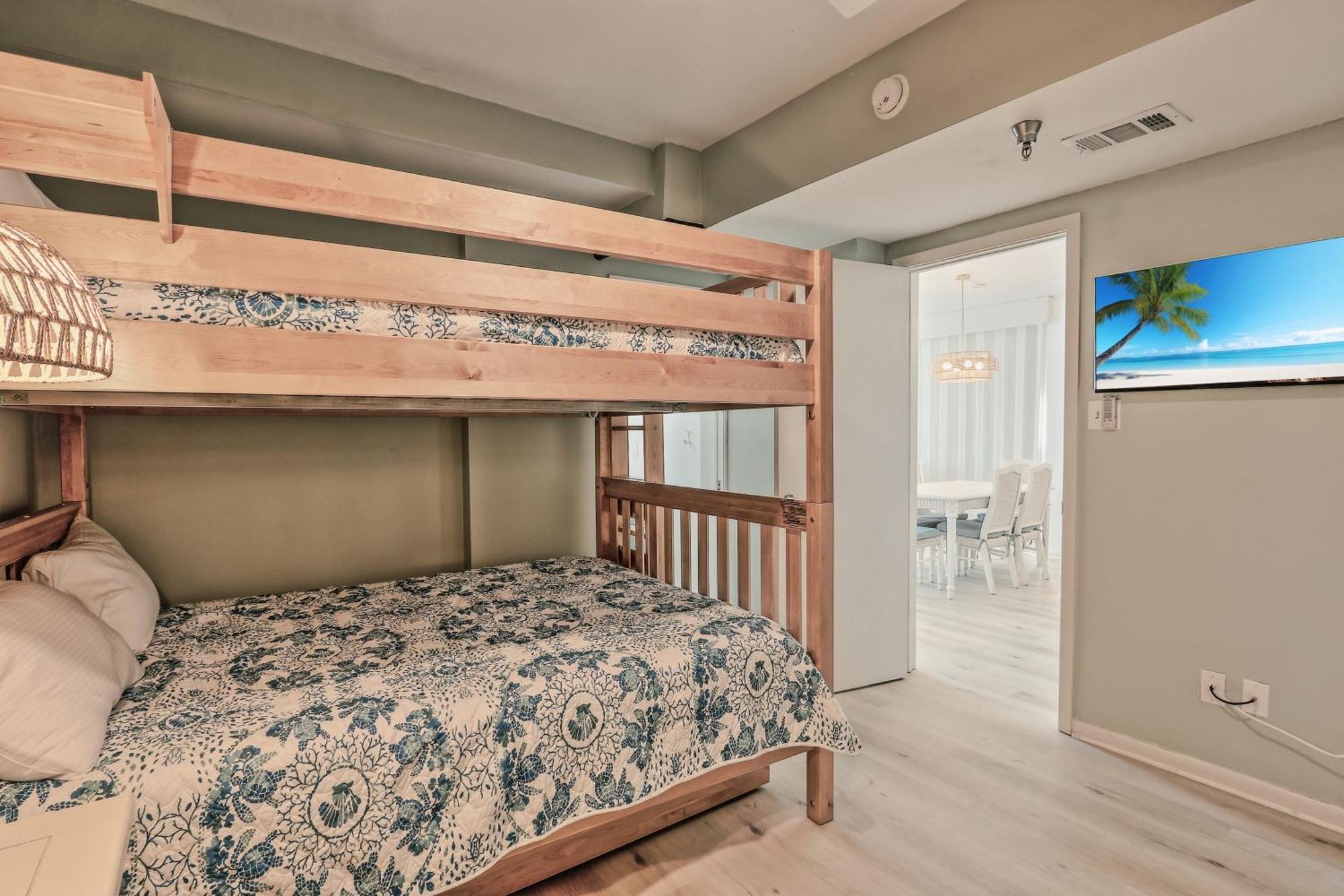 Romar Place 806 *