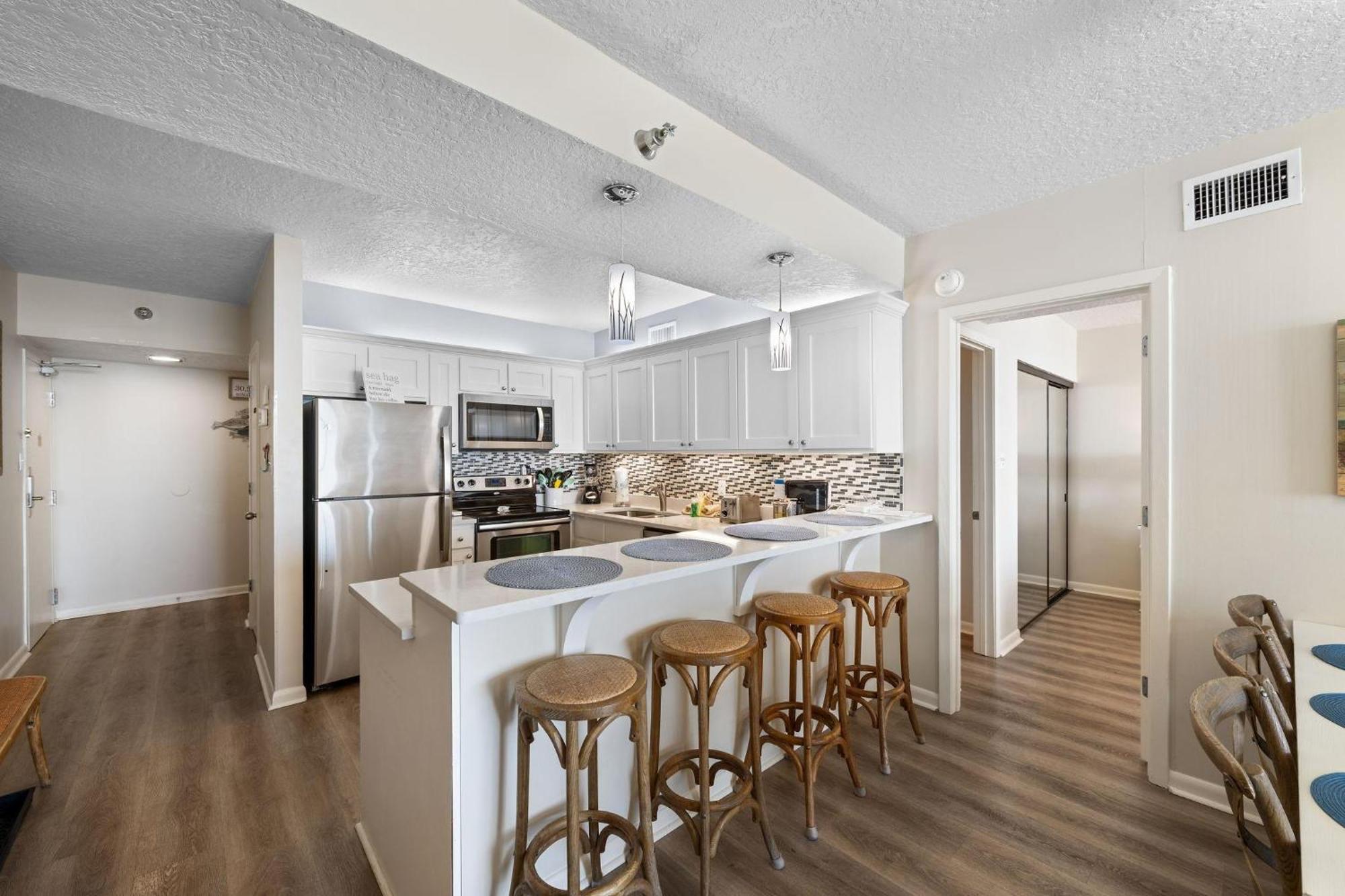 Romar Place 1002