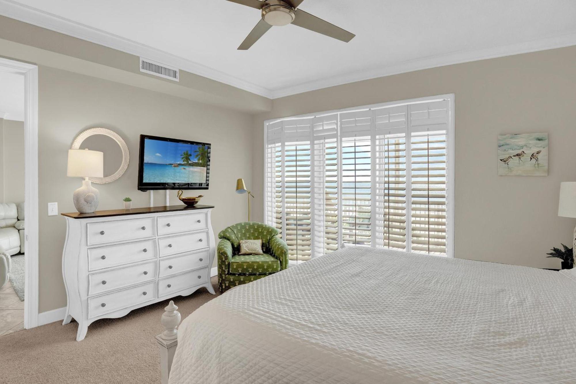 Regency Isle 305 *