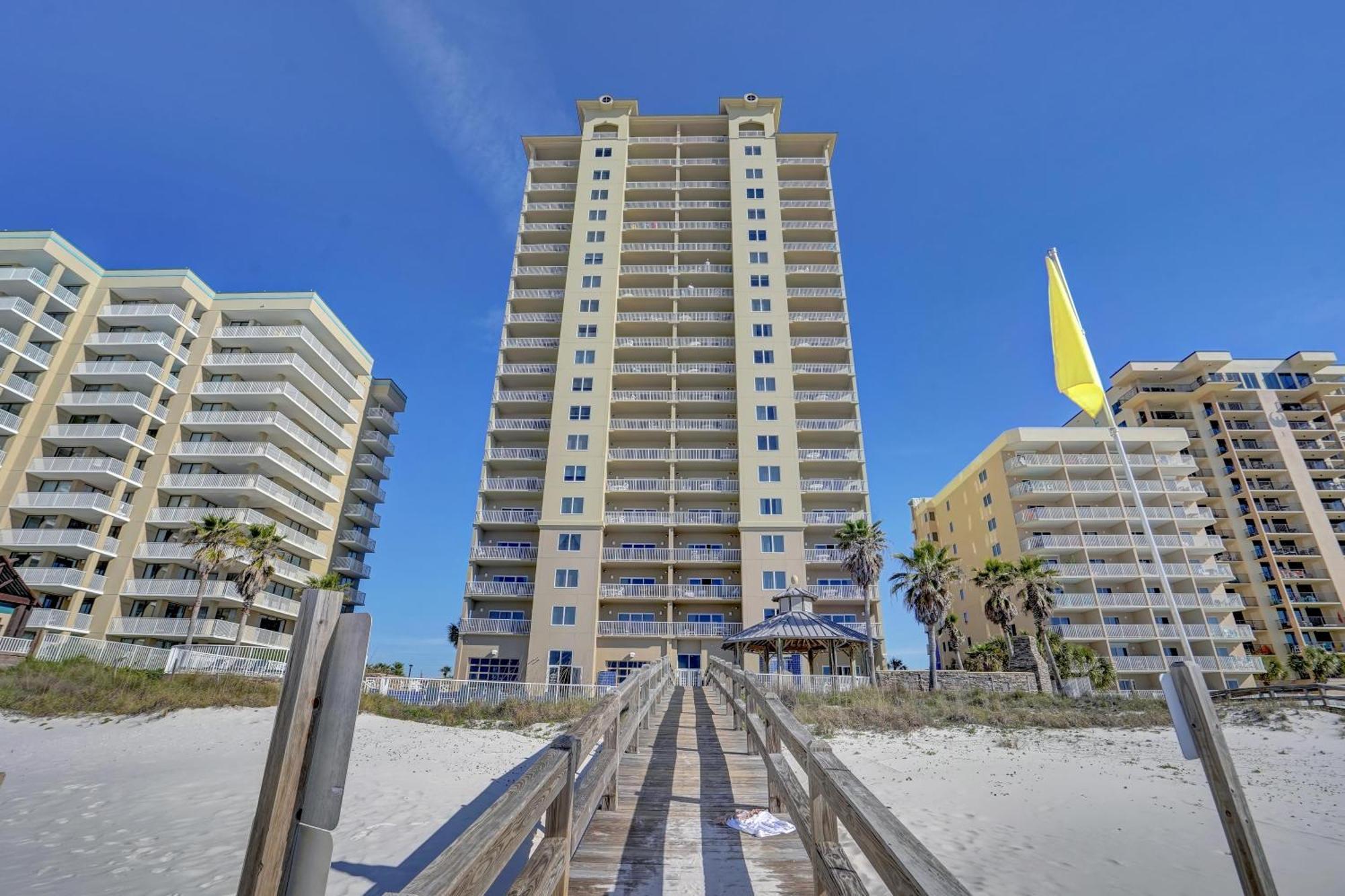Apartment Escapes To The Shores 1005 By Liquid Life