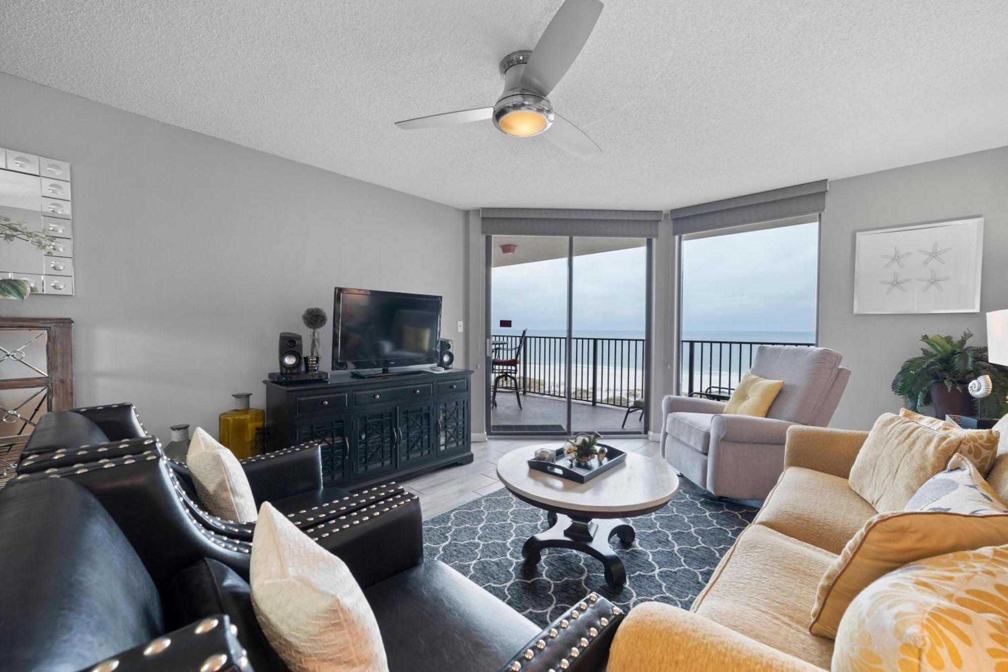 Apartment Phoenix Vii 713 By Liquid Life
