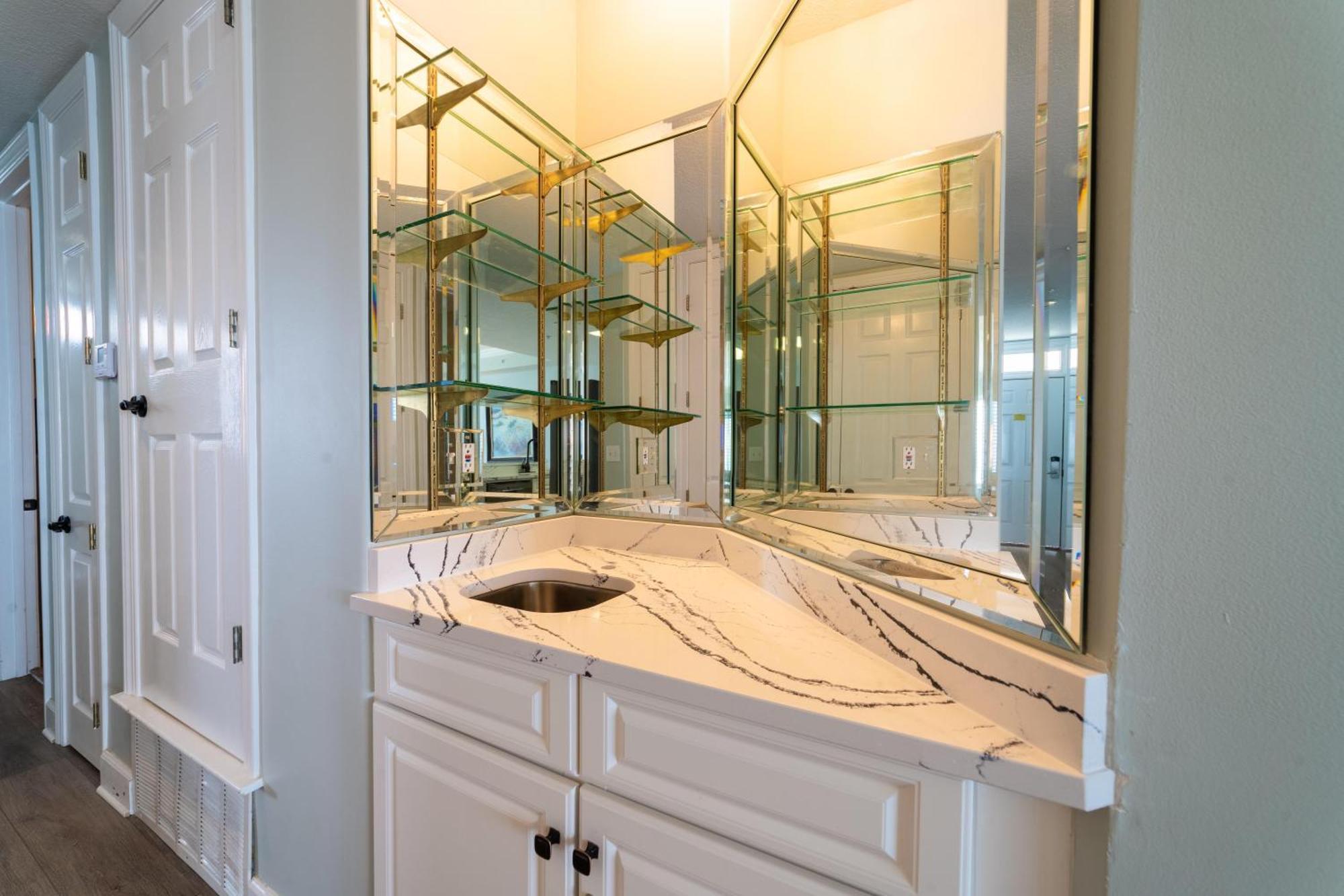 Apartment Regency Isle 1102 Penthouse By Liquid Life
