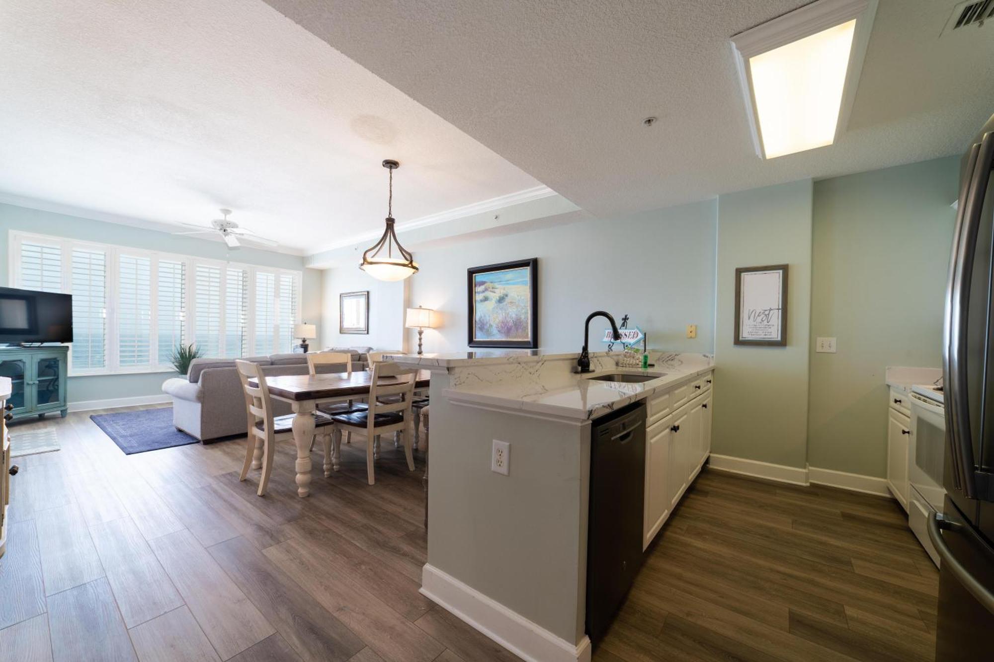 Regency Isle 1102 Penthouse By Liquid Life Apartment *