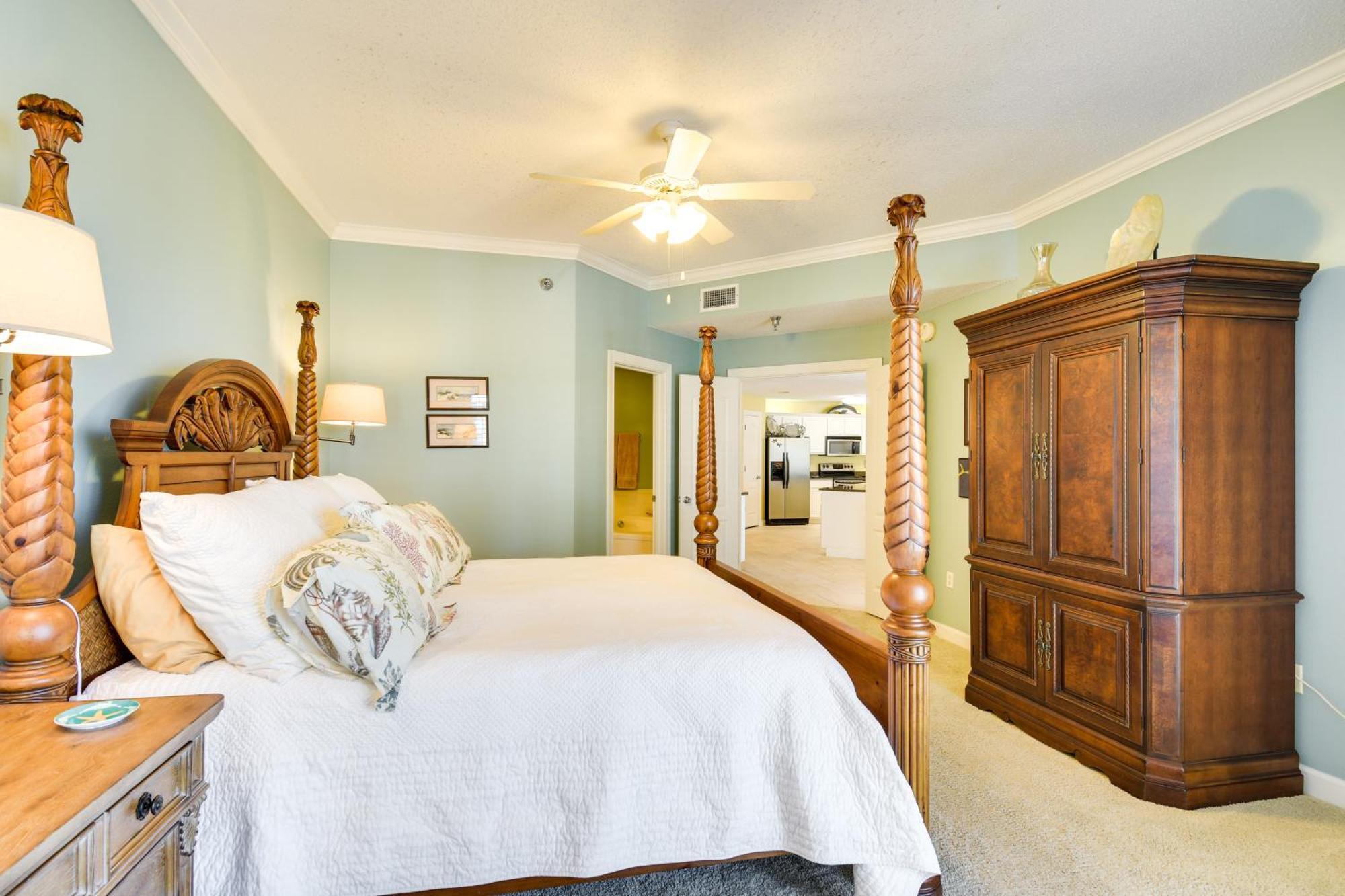Waterfront Orange With Bayside Balcony! Apartment