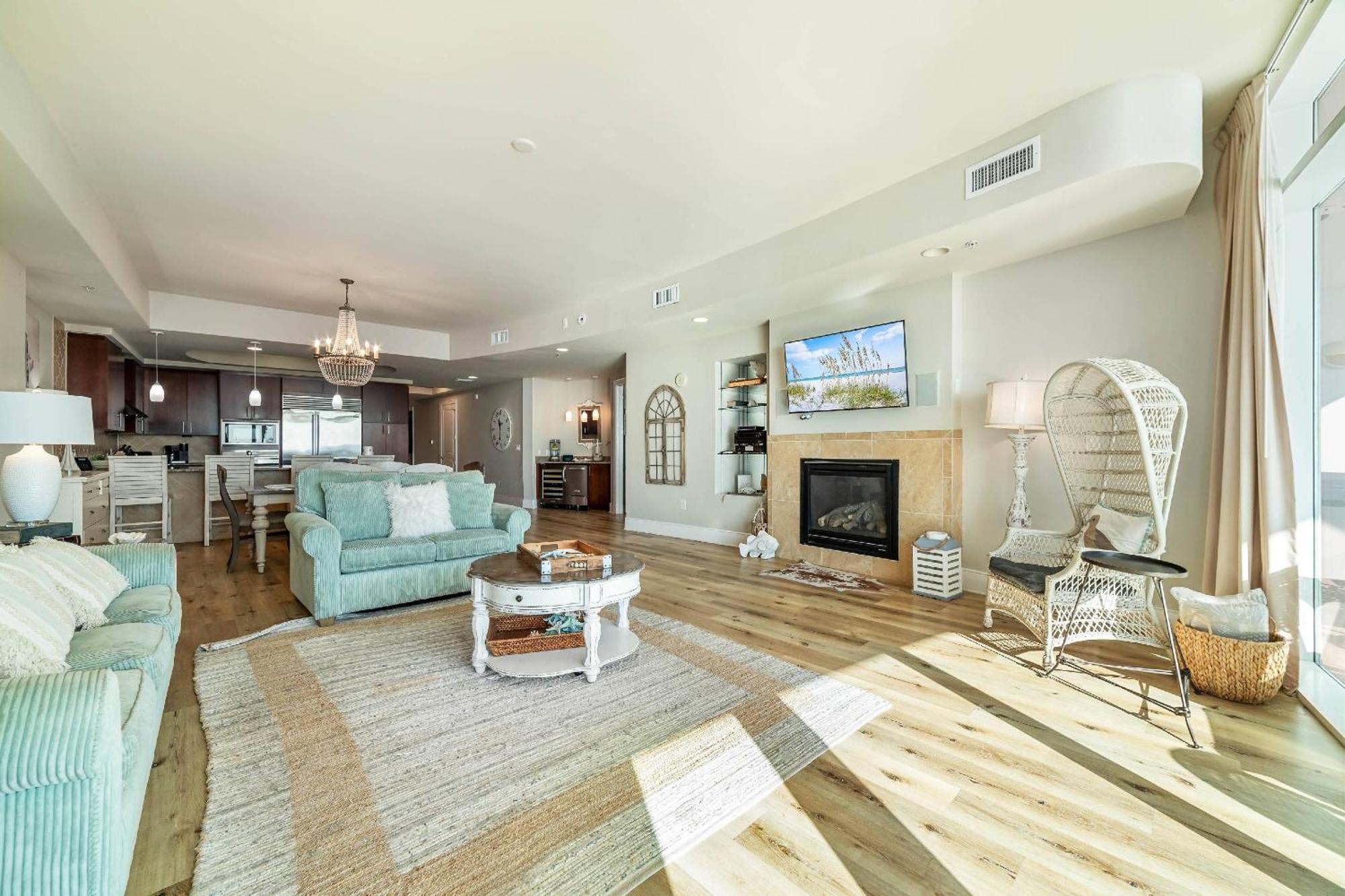 Turquoise Place C1308