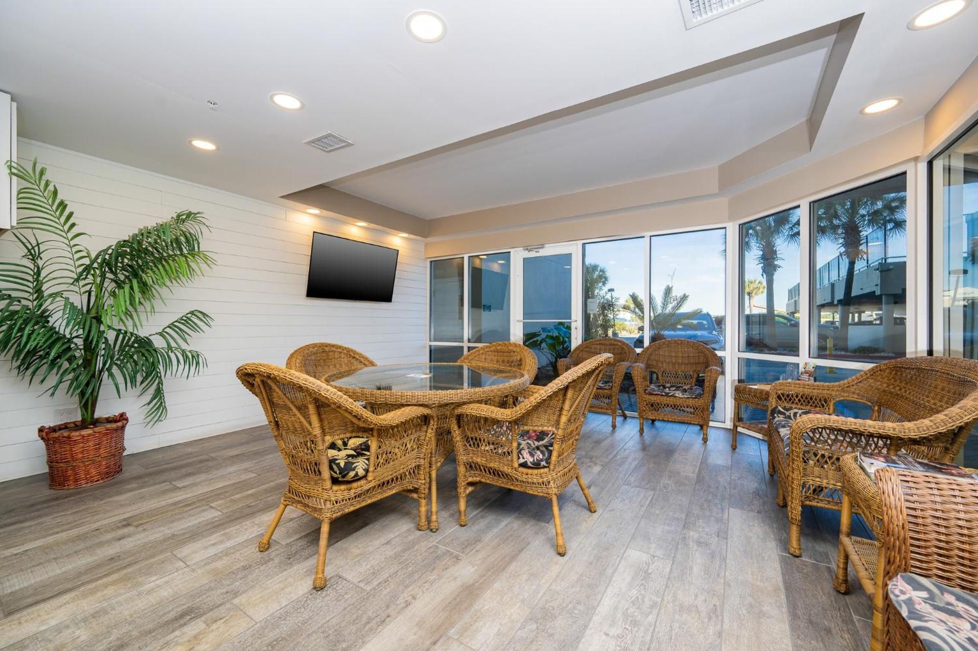 Apartment Enclave 405