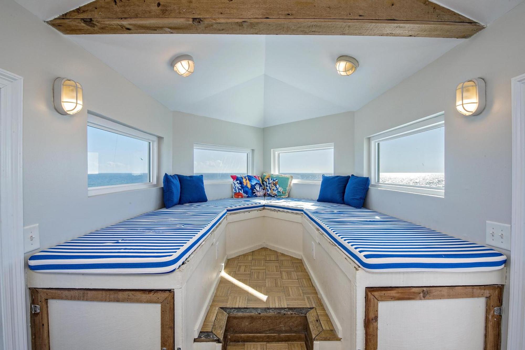 Halekaii 2 Gulf Front W-private Pool, Great Location! Alvacationrentals *