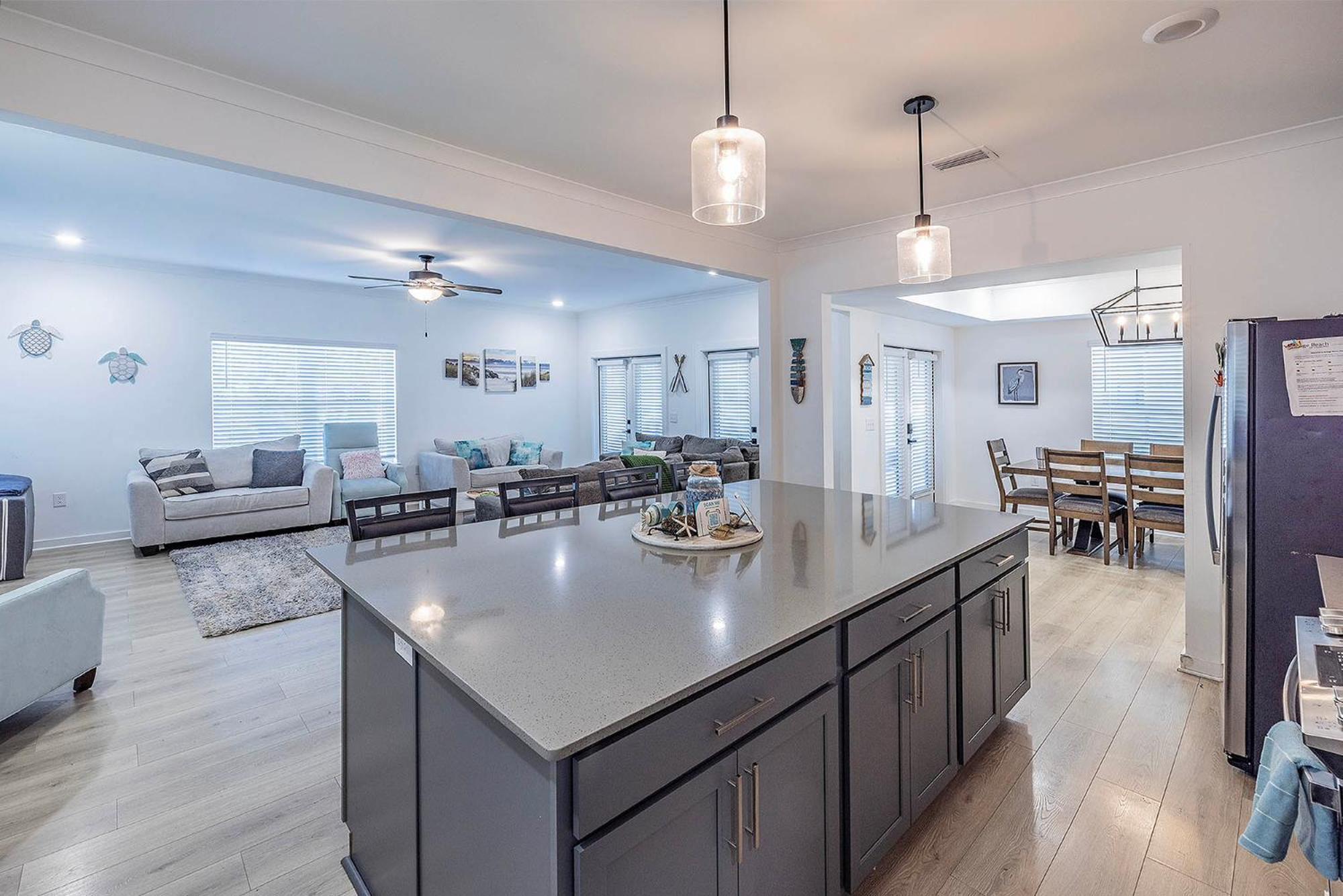 5 Star 4/3 Sleeps 16 With Arcade Game & Pool! Holiday home Orange Beach