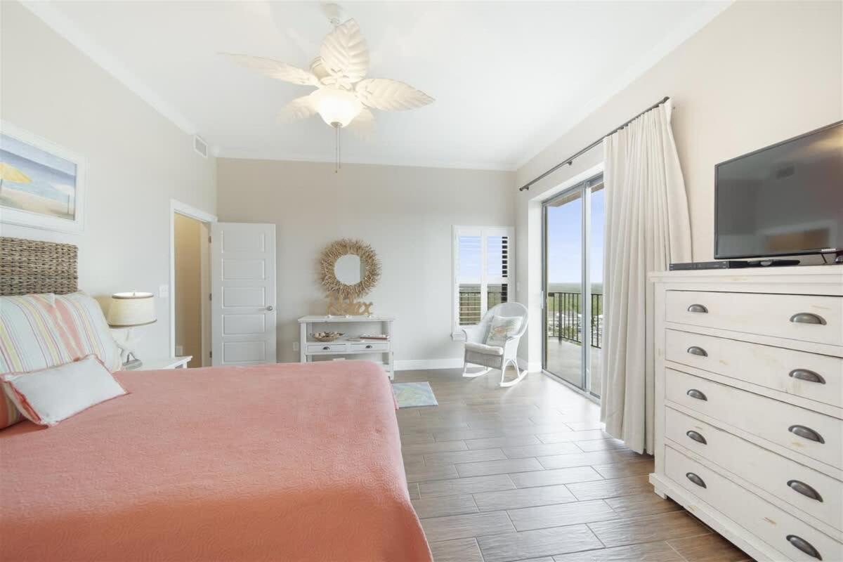 Phoenix I 1154 By Current Tides Vacation