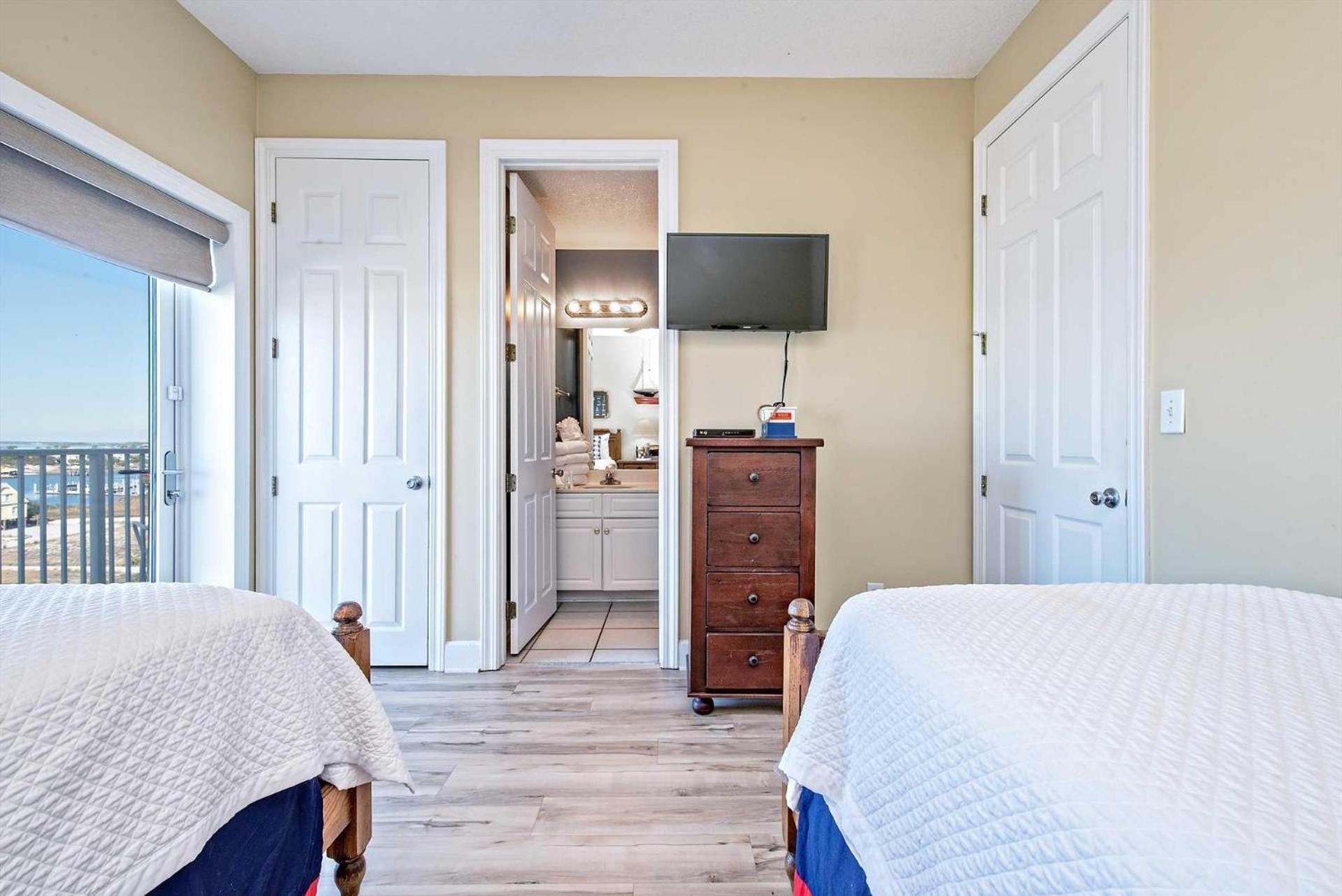 Regency Isle 601 *