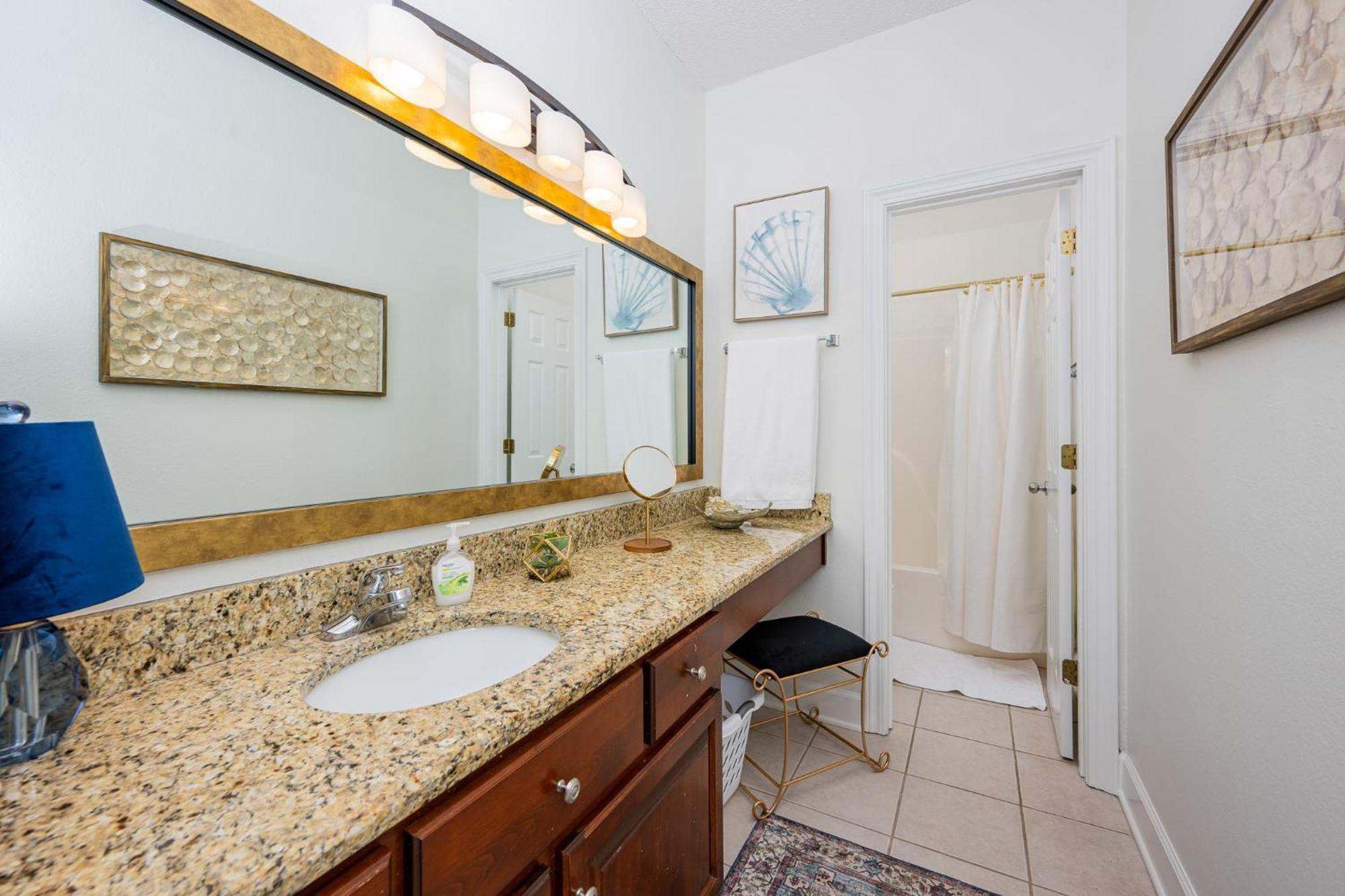 Apartment Phoenix Vii 7015