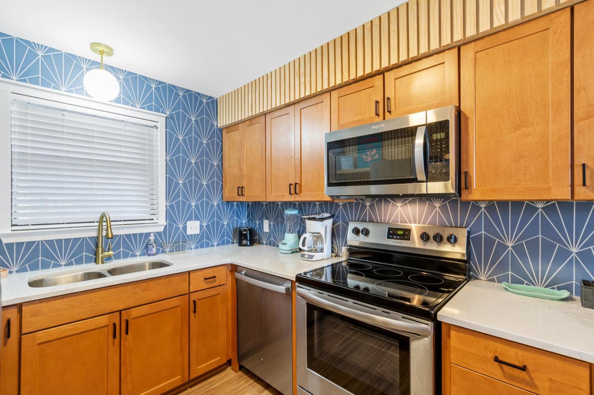 Seaside & Racquet Apartment *