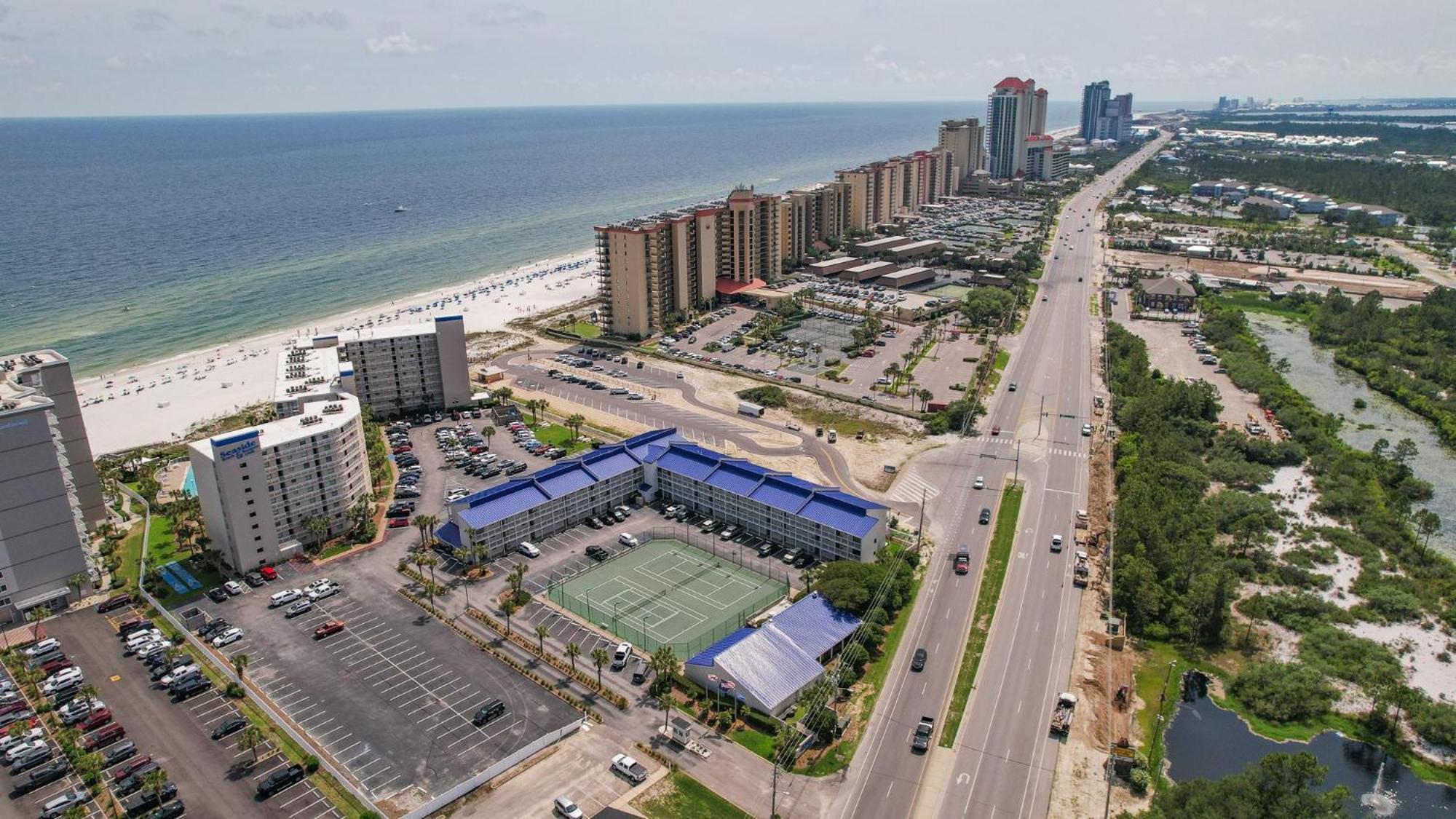Seaside Racquet Club 3903 *