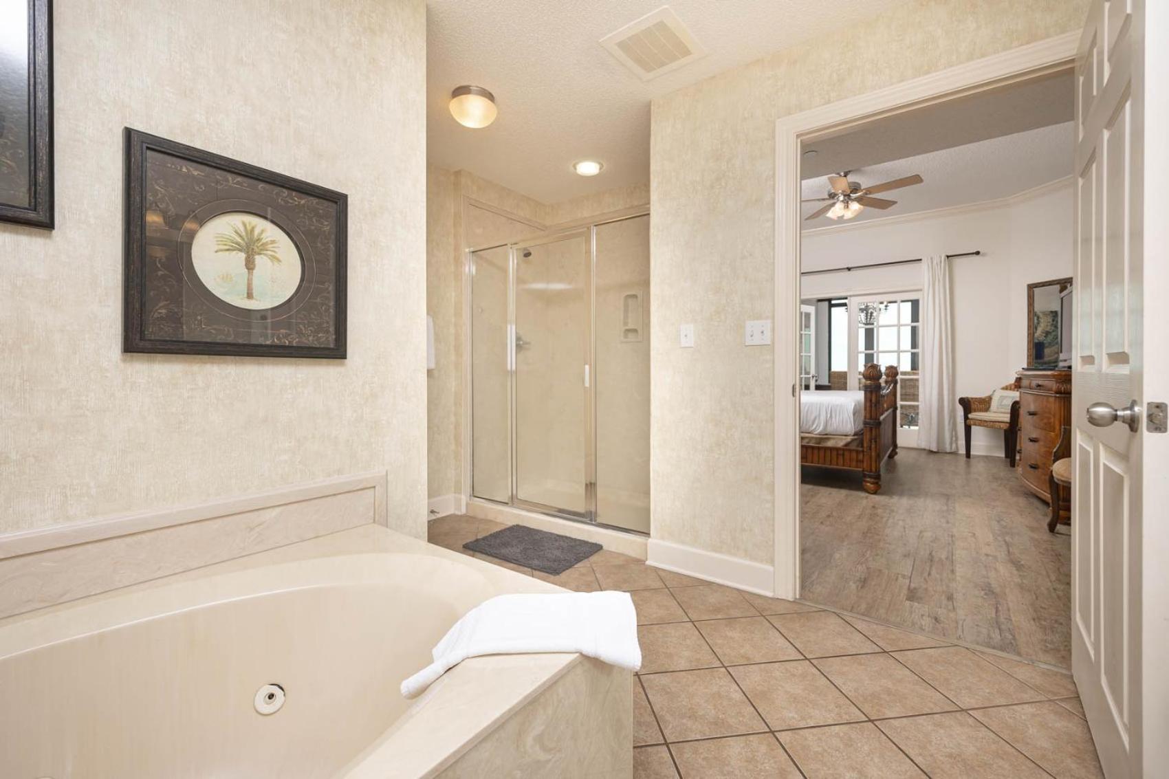Phoenix West 1107 Apartment