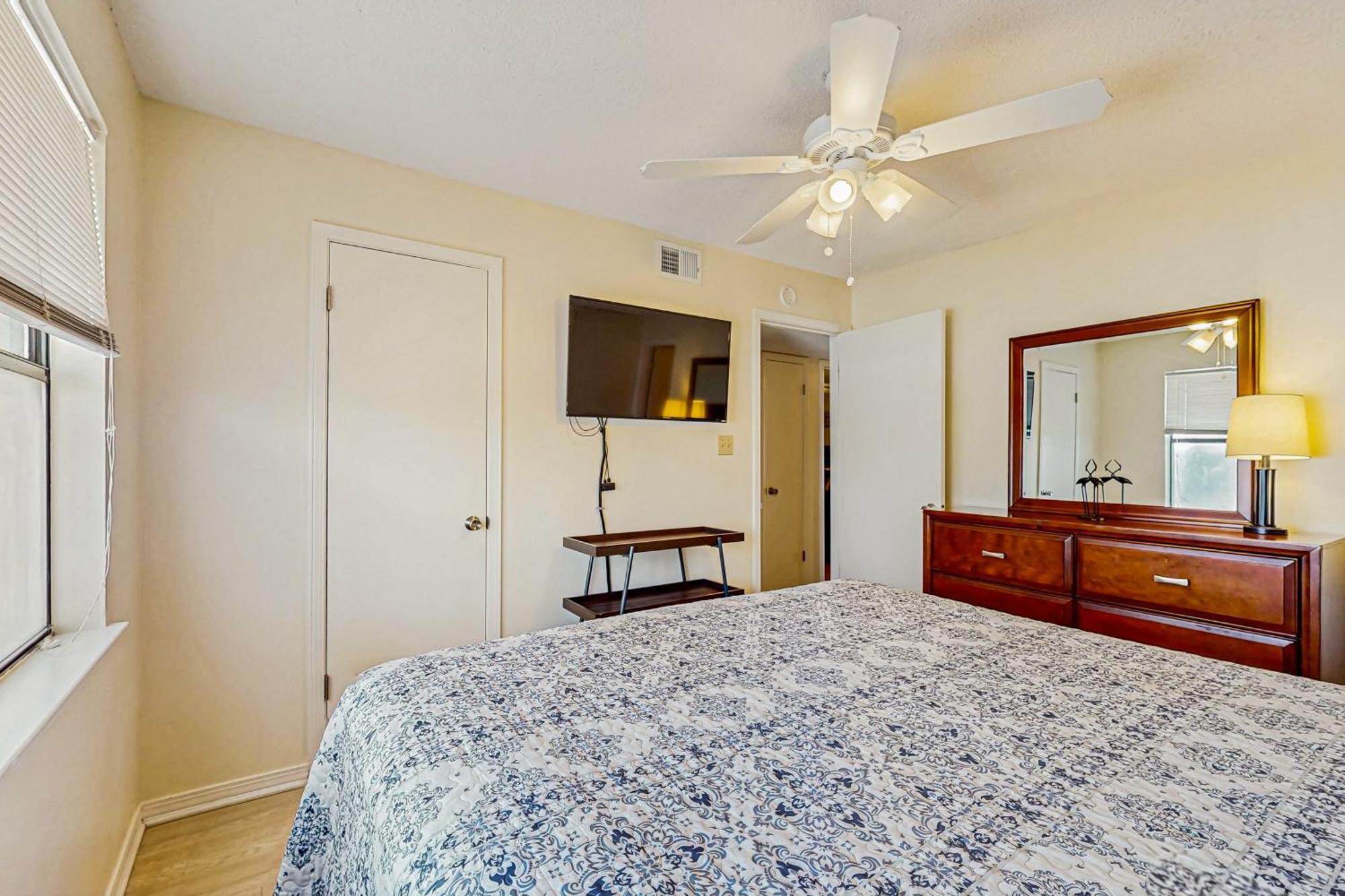 Apartment Seascape #106 Orange Beach