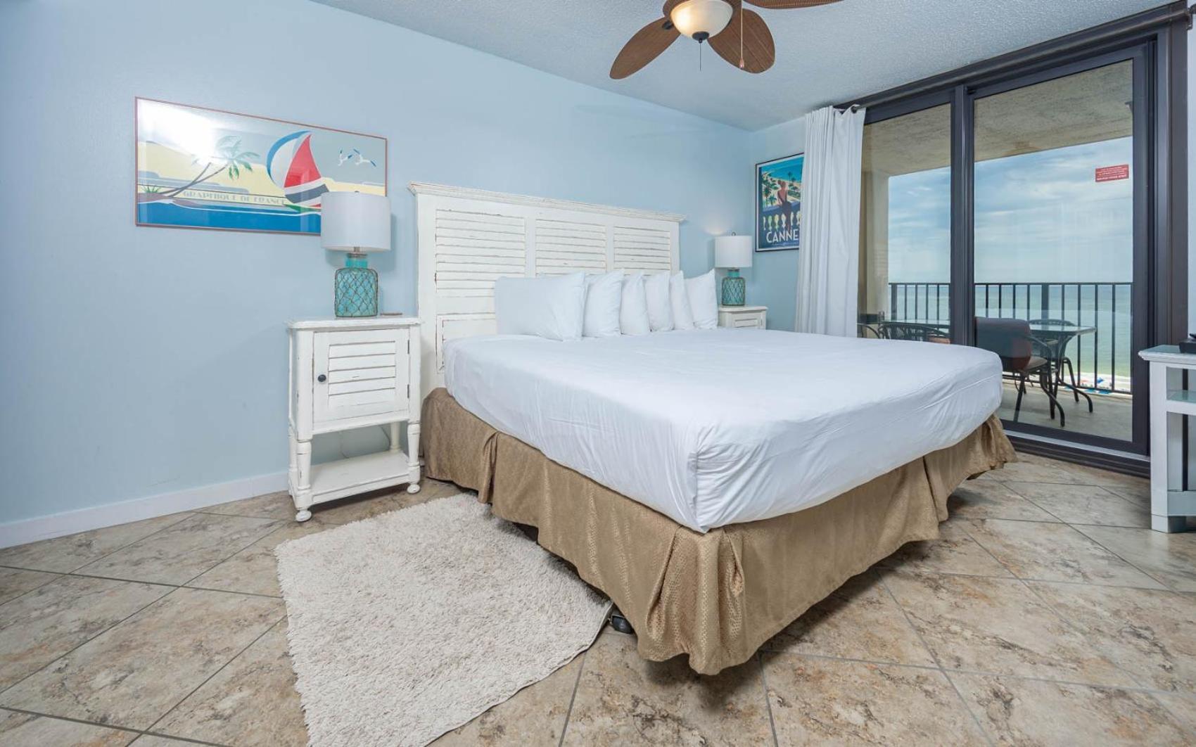 Phoenix East 707 Apartment