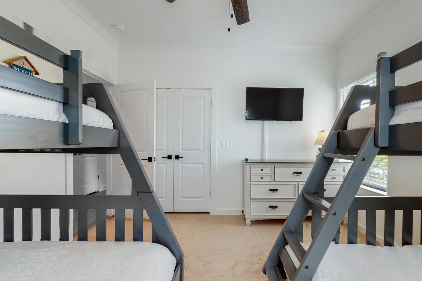 Stunning 3br/25ba, Pet Friendly, Sleeps 12 Holiday home