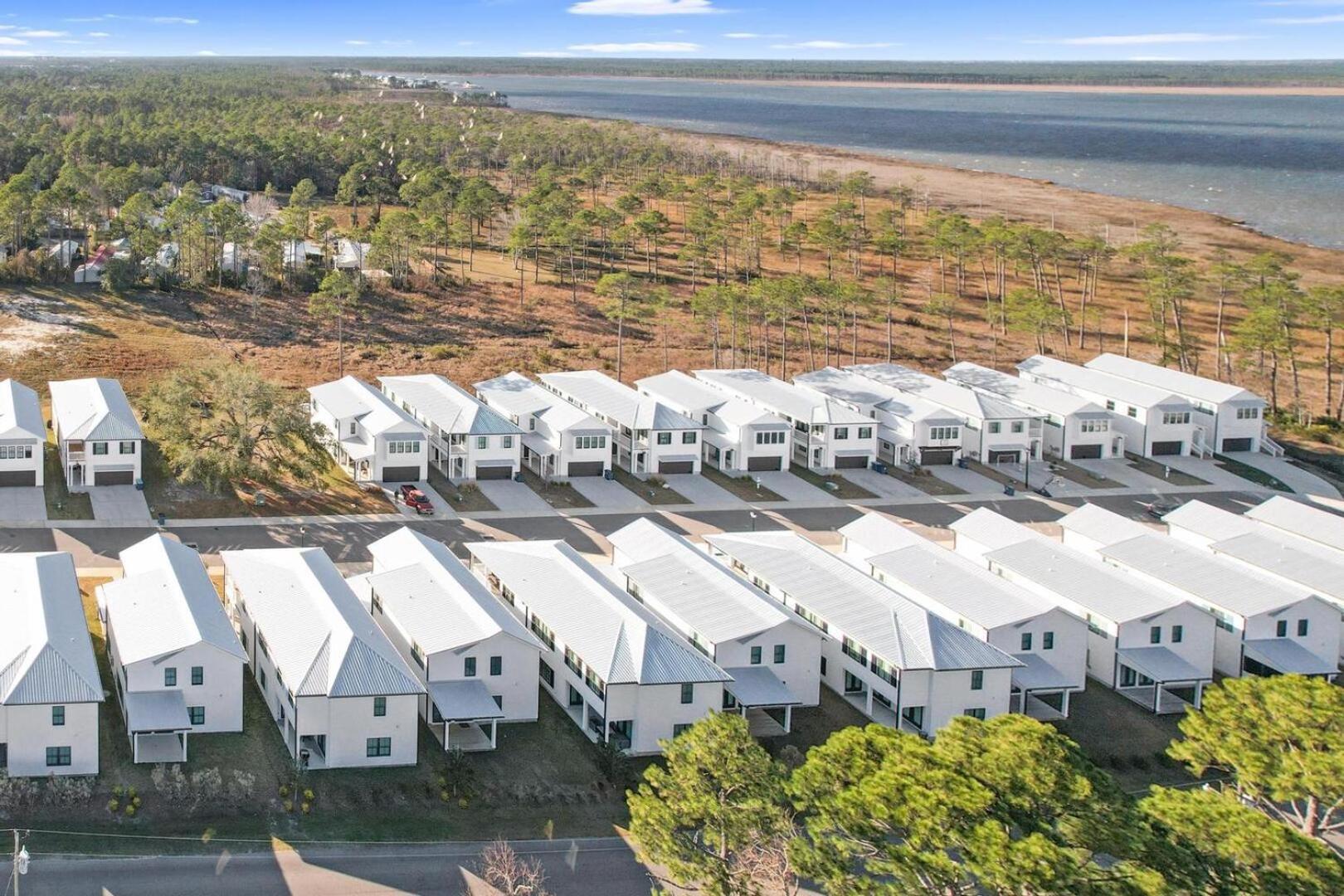 Stunning 3br/25ba, Pet Friendly, Sleeps 12 *