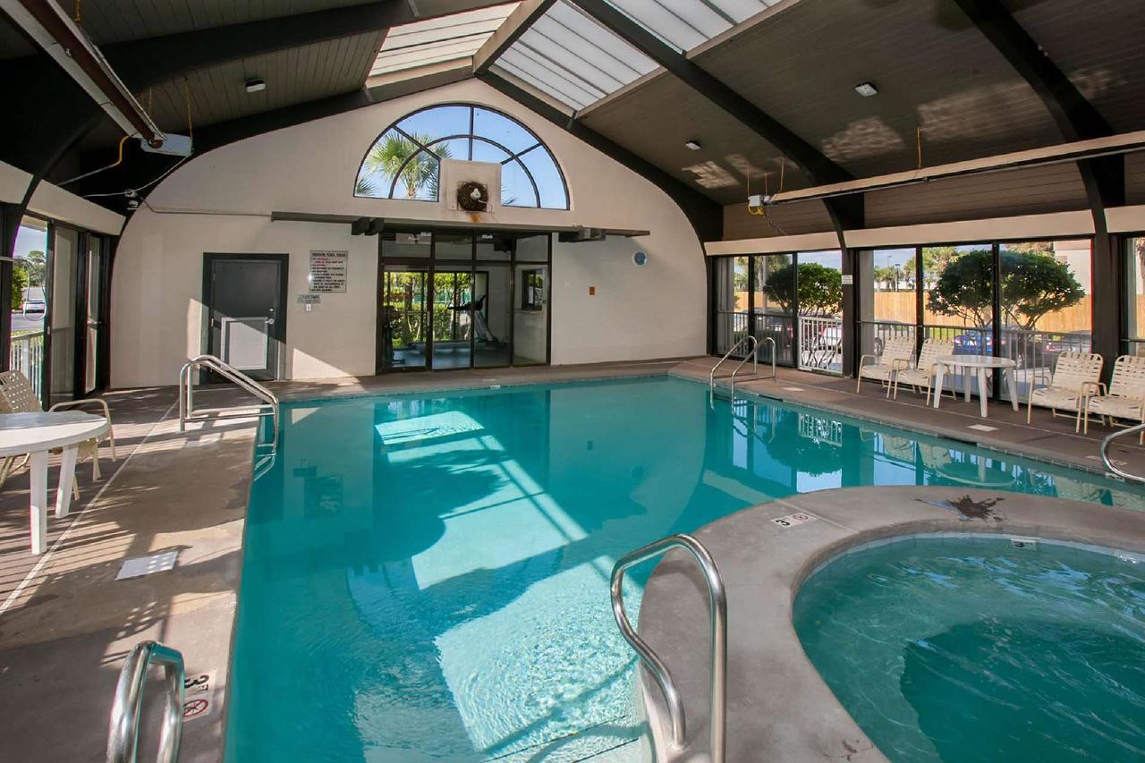 Pelican Pointe 205 *
