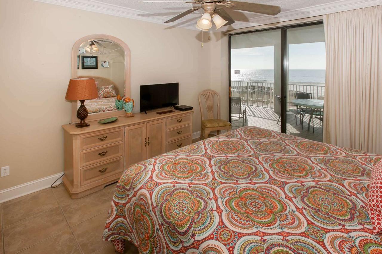 Pelican Pointe 205