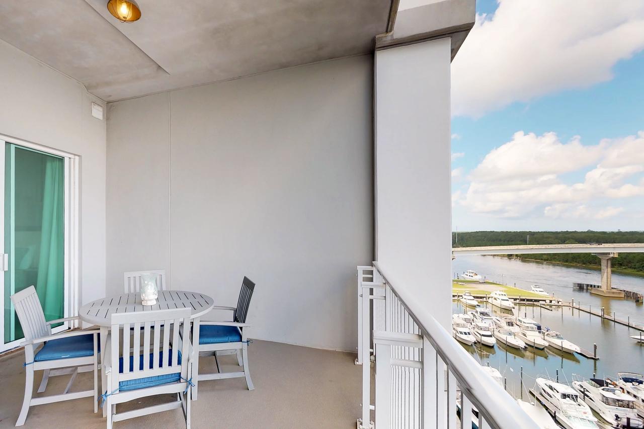 Wharf Apartment *